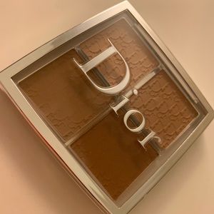 Used only twice! Contour Pallet from Backstrage